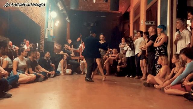 Daniela Bravo & Lucas Guevara show en la milonga con El Cachivache. La noche que te fuiste - Tango смотреть онлайн