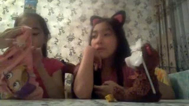 Подарки на 8 марта! ОТ МАЛЬЧИКОВ!!!!! Весёлые сестрички!!! смотреть онлайн