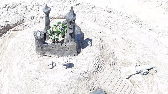 Красивый замок из глины и песка/A castle from clay! смотреть онлайн