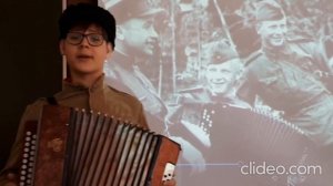 Стихотворение «Кто сказал, что надо бросить песни на войне»
