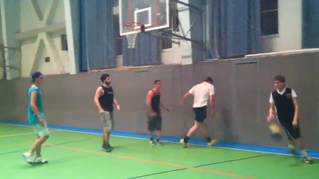 Баскет 3 подвернул ногу смотреть онлайн