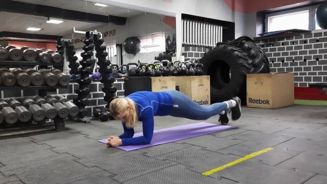 Колено к локтю стоя в планке на предплечьях / Plank Knee to Elbow смотреть онлайн