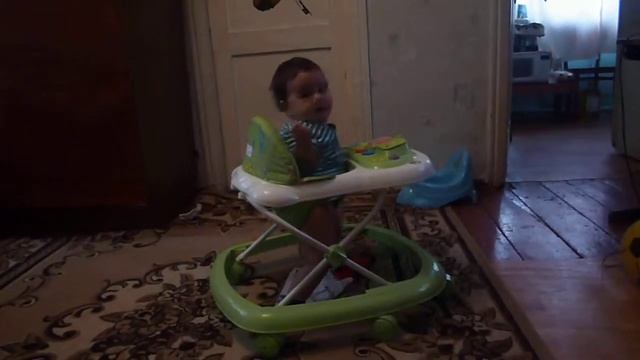 учимся ходить на ходунках смотреть онлайн