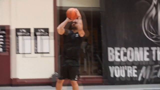 КАК СТАТЬ РЕЗКИМ ВО ВРЕМЯ ДРИБЛИНГА? смотреть онлайн