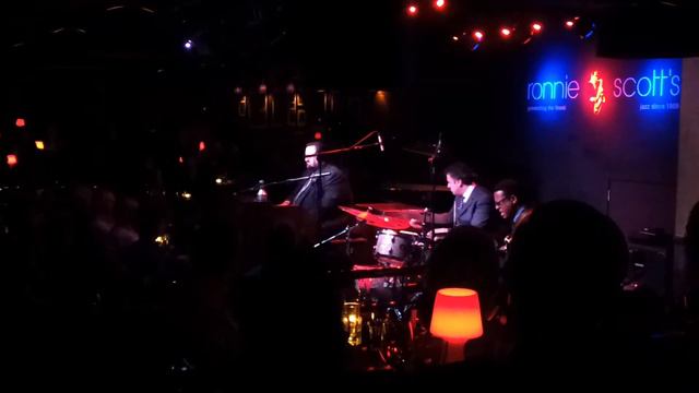 Joey DeFrancesco Trio feat. Jeff Parker and George Fludas at Ronnie Scotts #1 смотреть онлайн