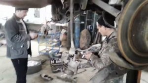 Мерседес 124 Замена всех саленблоков на задней балке 1часть