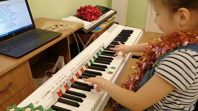 Soft Mozart Recital 2019-2020: Полина, 5 лет, (упражнение "черно-белый кот"). смотреть онлайн