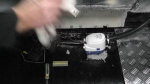 Лодка своими руками.Вклейка датчика эхолота. Кормовой отсек в лодке.  Тюнинг лодки МКМ