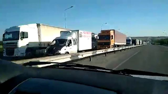 Многокилометровая пробка под Ростовом смотреть онлайн