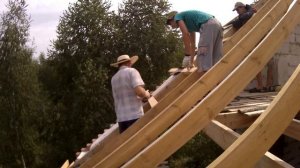 Подшивка свесов крыши профлистом. Самый простой способ.