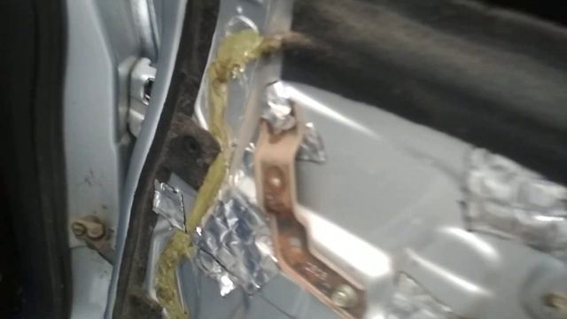 Nissan Primera P12. Избавляемся от бряканья обшивки дверей. смотреть онлайн