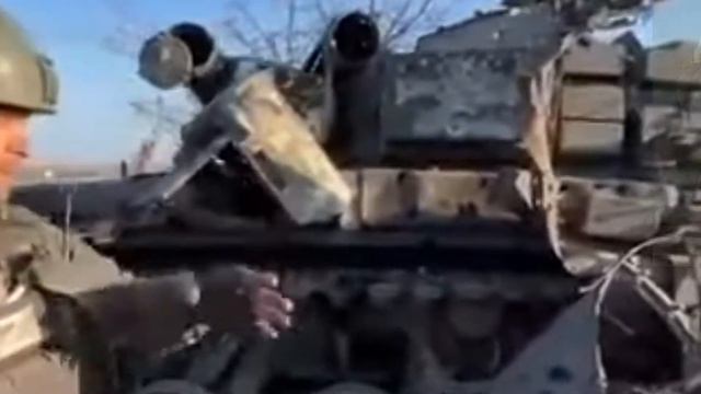 Подбитый "украинский" танк. смотреть онлайн