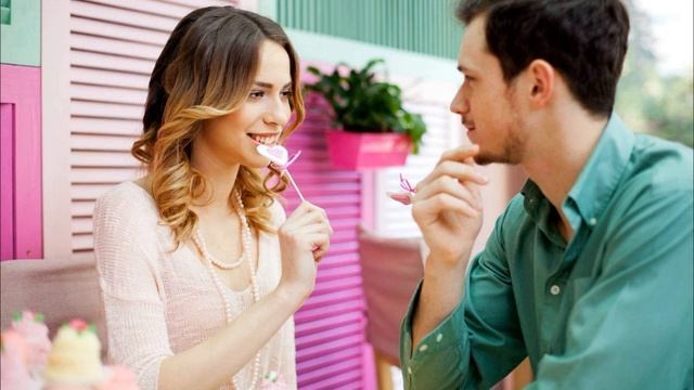 ЗНАКИ СИМПАТИИ со СТОРОНЫ ДЕВУШКИ, на которые МУЖЧИНЫ ЧАЩЕ всего НЕ ОБРАЩАЮТ ВНИМАНИЯ смотреть онлайн