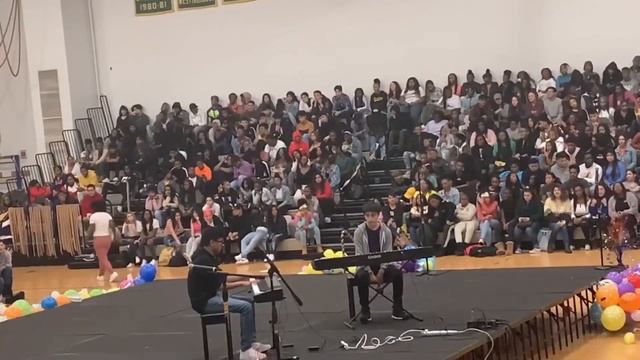 High School Talent Show Winners - Piano Mashup смотреть онлайн