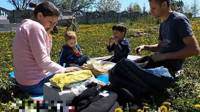 Как мы трудились у себя на участке и в доме. Все молодцы! смотреть онлайн