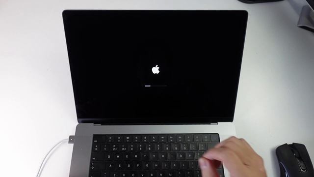 How to Erase & Factory Reset MacBook Pro 2023 смотреть онлайн
