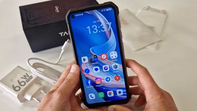 Questo smartphone VEDE nel BUIO e ILLUMINA la notte! смотреть онлайн