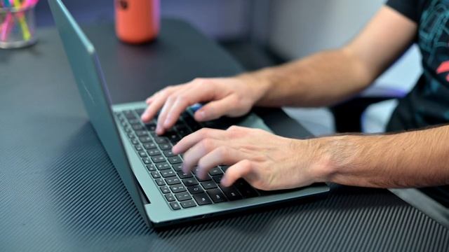 Smukły i wydajny laptop do pracy i nauki? Sprawdziłem Huawei MateBook 14s смотреть онлайн