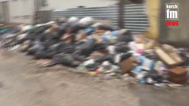 Центр Керчи утопает в мусоре смотреть онлайн