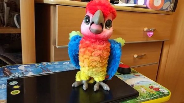 Попугай "Кеша", поющий артист Hasbro FurReal friends