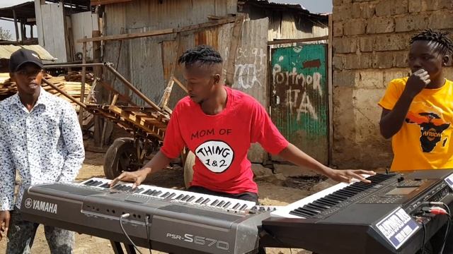 Saviour Bee disciplined a man for misusing keyboard skillfully - piano seben смотреть онлайн
