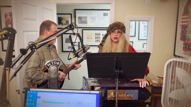 KUBLA KRAUS - LIVE! Radio Theatre "There's the Rub!" Laura Semilian - Rankin Bass - Groundhog Day смотреть онлайн