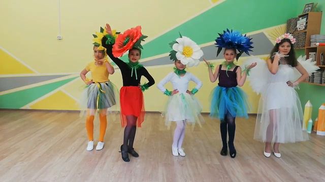 "Нежные цветы". Коллекция цветочных костюмов. смотреть онлайн