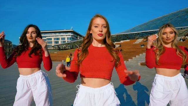 Y2mate.mx-POLI - Папа (Official music video Papa).mp4 смотреть онлайн