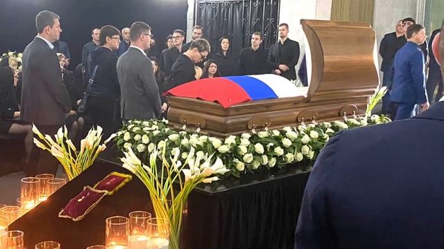 АХНУЛИ ВСЕ! ЭКСКЛЮЗИВНЫЕ КАДРЫ! Как выглядит могила мужа Гурцкой - Петра Кучеренка? смотреть онлайн