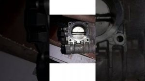 зависают обороты на скорости на Ваз 2011 года с е-газом_дроссельная заслонка подвисала прична.