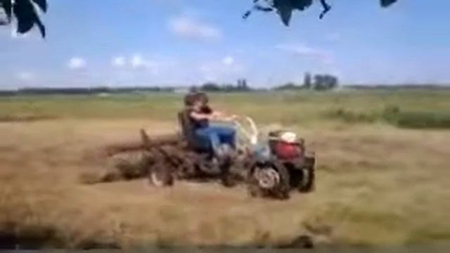 Сенокос,самодельный адаптер и грабли в работе! смотреть онлайн