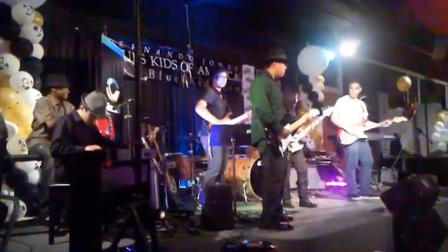 Blues kids of America Hide Away Fender Lounge Corona California 7 1 11 смотреть онлайн