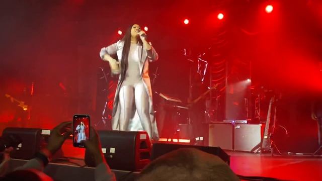 Jazmine Sullivan- Bust Your Windows (Heaux Tales Tour) ATL 3/9/2022 смотреть онлайн