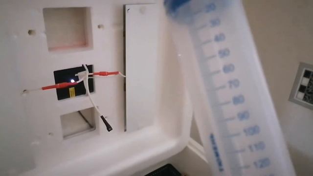 Как заполнять водой инкубатор Несушка во время инкубации смотреть онлайн