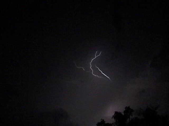 Thunderstorm near Novopokrovka, Crimea, 18:00z смотреть онлайн