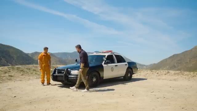 Ford Crown Victoria Police Interceptor Review // V8 Machine смотреть онлайн