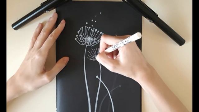 Одуванчик на чёрной бумаге / белый маркер смотреть онлайн