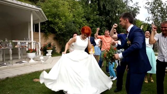 Супер танцевальный свадебный клип Елизаветы и Антона смотреть онлайн