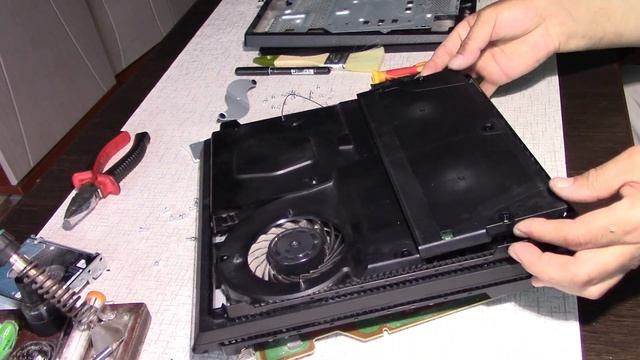 Разборка и чистка от пыли приставки SonyStation 4 CUH 7208B смотреть онлайн