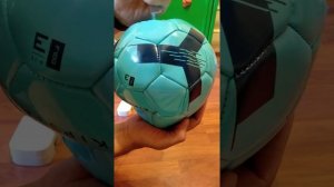 как накачать мяч в домашних условиях,подручными средствами #мяч#накачятьмяч#насос#футбол