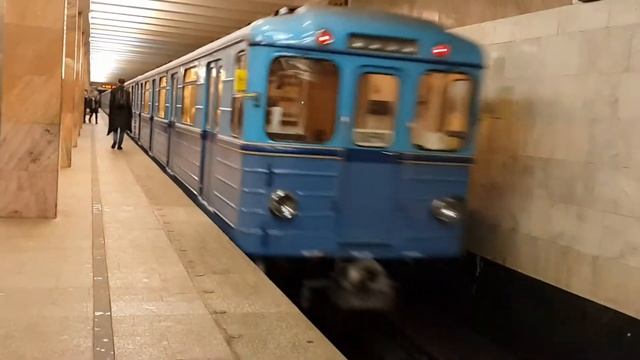 Парадный ЕЖ3/ЕМ508Т отправляется со ст. "Улица 1905 года" смотреть онлайн
