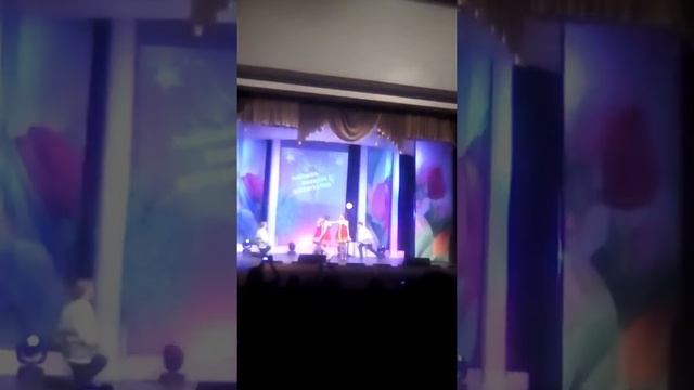 Танеу "Кадриль" танцует средняя танцевальная группа "Радуга" смотреть онлайн