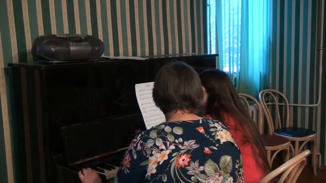 Разучиваем песню Околица с талантливой Олей Шеховцовой смотреть онлайн