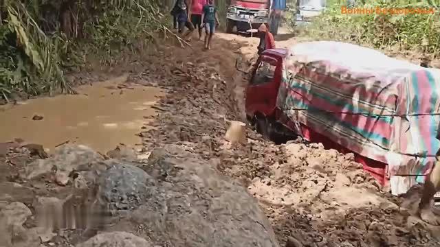 Экстремальный ДОРОЖНЫЙ грузовик Грязная дорога Внедорожные экспедиционные грузовики смотреть онлайн