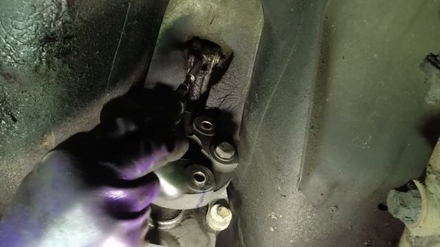 Removing a 34 YEAR OLD Clutch on my Volvo 240 смотреть онлайн