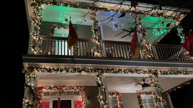 Дом украшенный к рождеству смотреть онлайн