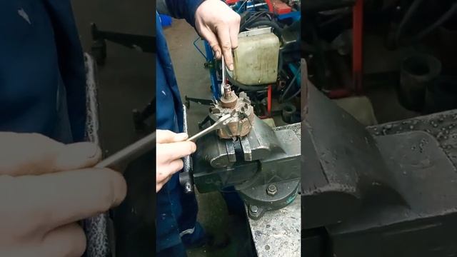 снятие подшипника генератора #лайфхак #автосервис смотреть онлайн