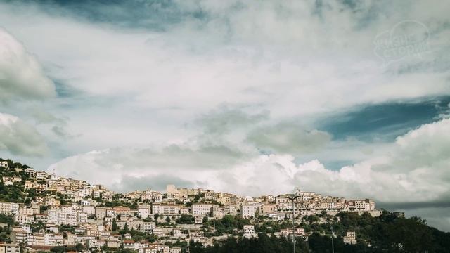 Муж балует сына делая все наперекор мне поэтому папа у нас хороший а мама плохая