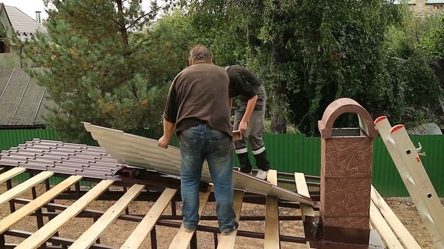 Накрываем крышу на беседке смотреть онлайн