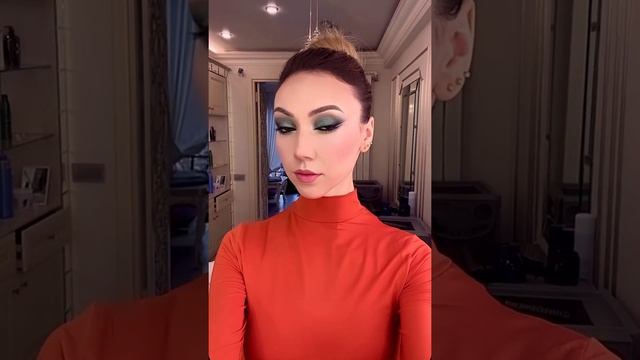 #makeupartist #визажист #яркиймакияж Макияж в зелёных тонах. смотреть онлайн